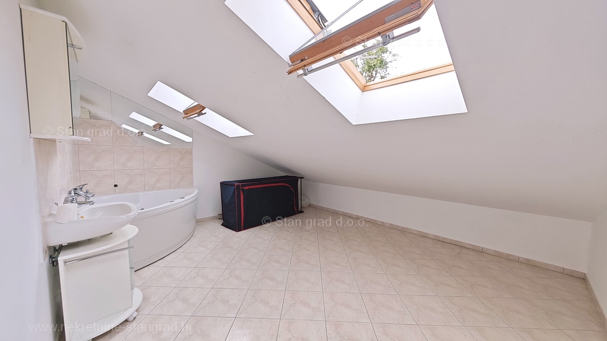 Zaliv Soline, dvoetažni apartma z odprtim pogledom na morje!