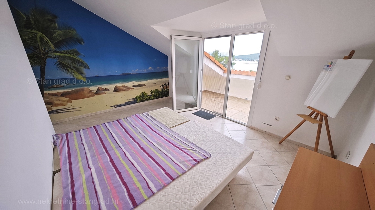 Zaliv Soline, dvoetažni apartma z odprtim pogledom na morje!