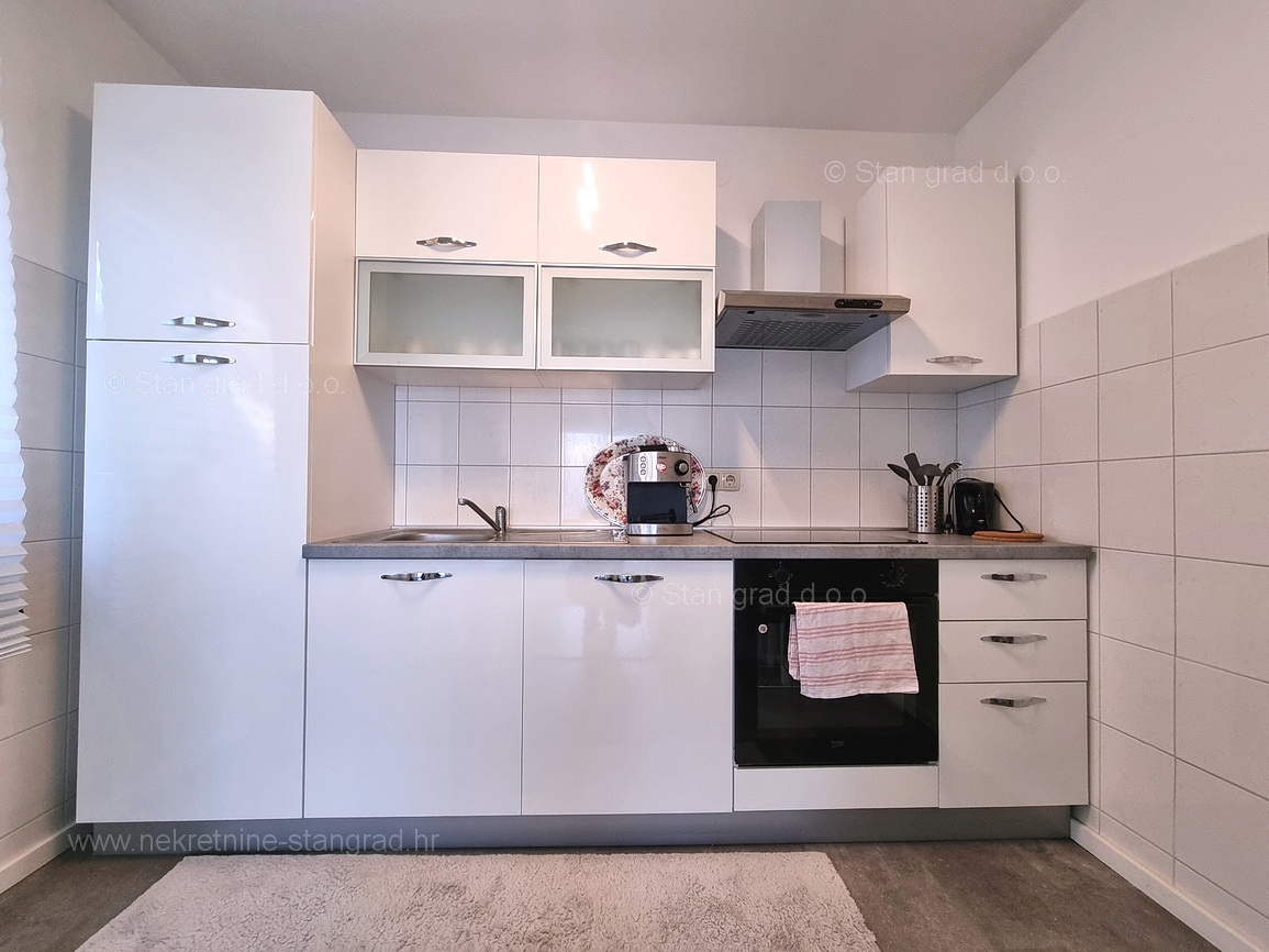 Krk okolica, apartma v pritličju z vrtom in bazenom!