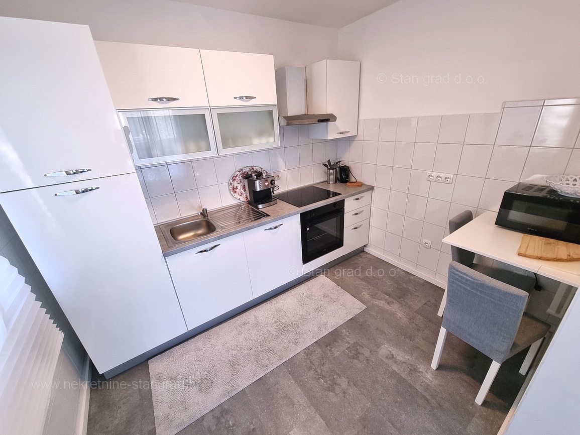 Krk okolica, apartma v pritličju z vrtom in bazenom!