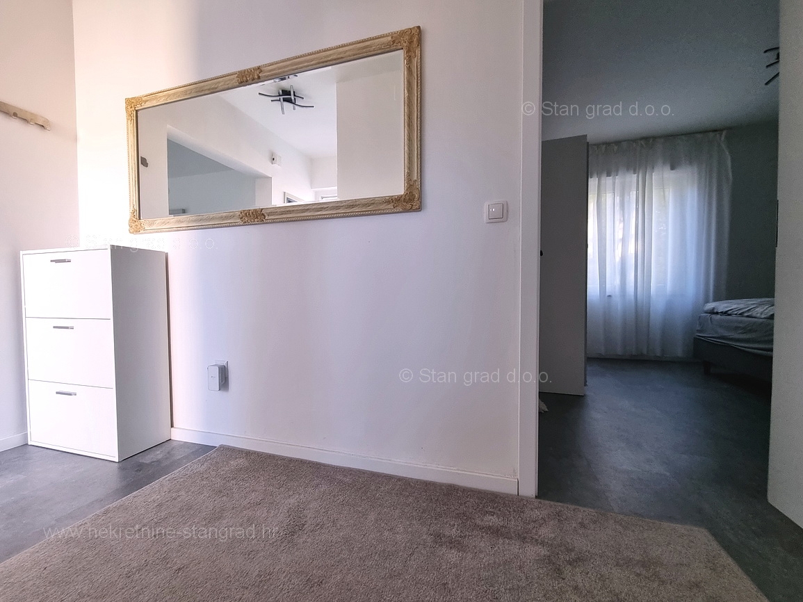 Krk okolica, apartma v pritličju z vrtom in bazenom!