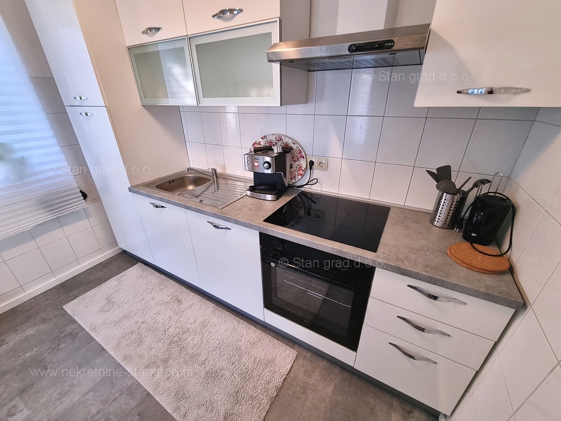 Krk okolica, apartma v pritličju z vrtom in bazenom!