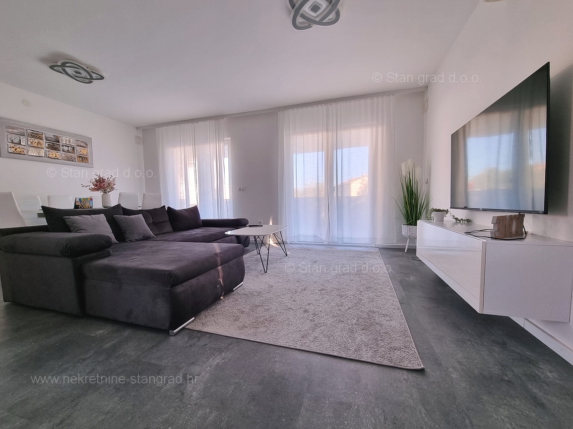 Krk okolica, apartma v pritličju z vrtom in bazenom!