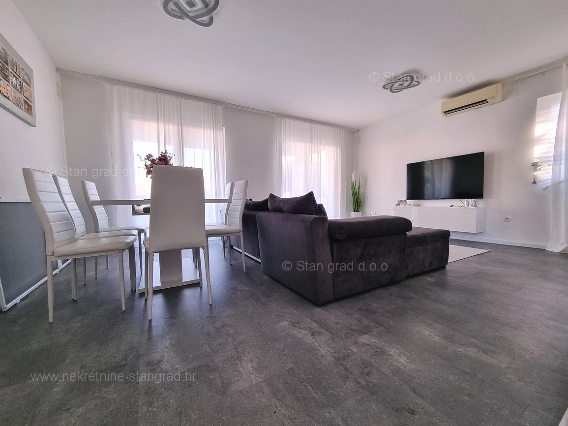 Krk okolica, apartma v pritličju z vrtom in bazenom!
