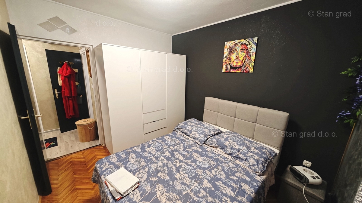 Malinska, apartma v pritličju z vrtom in garažo, blizu morja!
