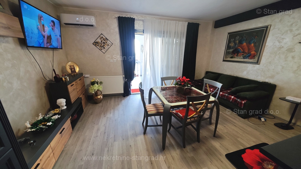 Malinska, apartma v pritličju z vrtom in garažo, blizu morja!