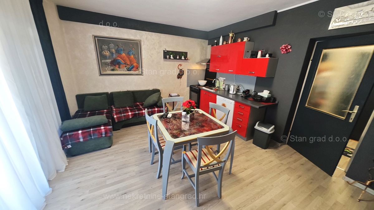 Malinska, apartma v pritličju z vrtom in garažo, blizu morja!