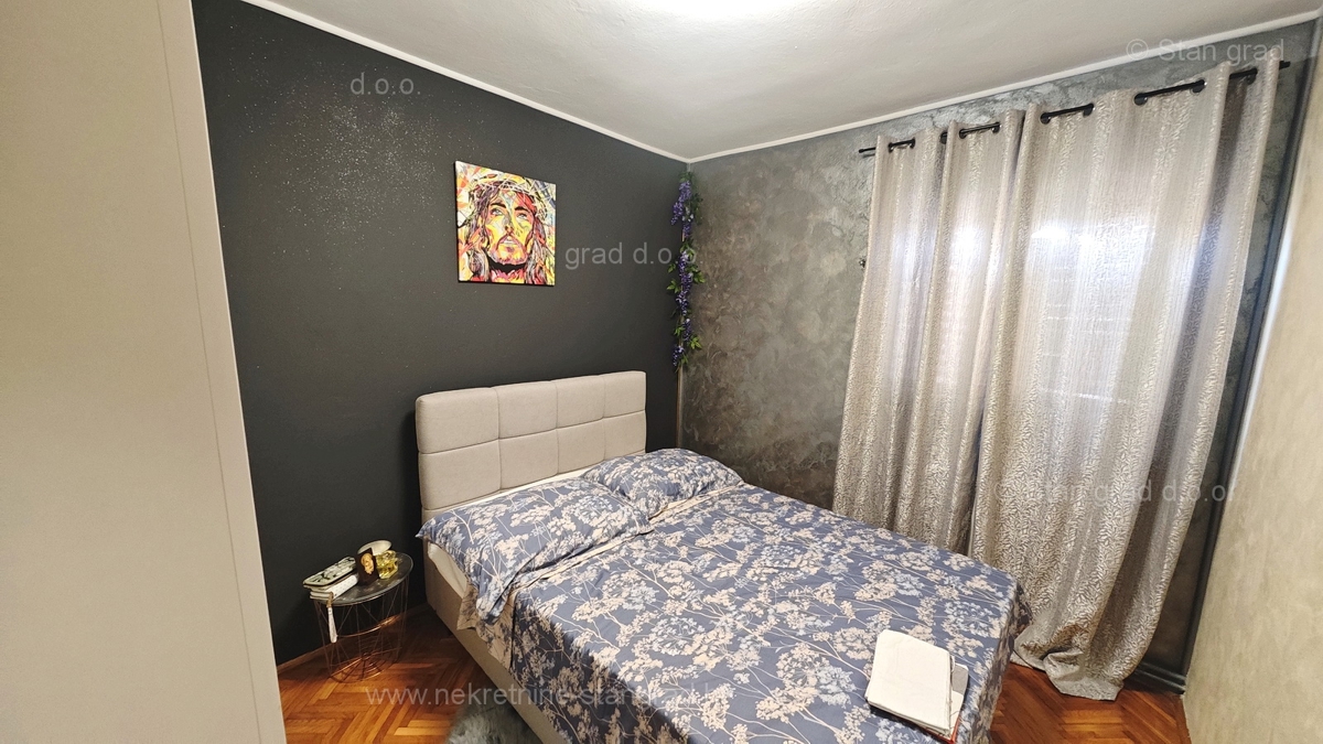 Malinska, apartma v pritličju z vrtom in garažo, blizu morja!
