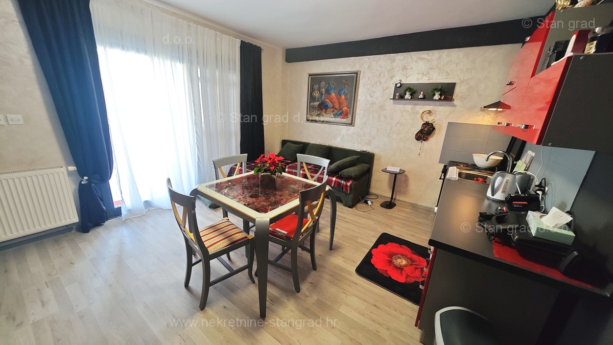 Malinska, apartma v pritličju z vrtom in garažo, blizu morja!