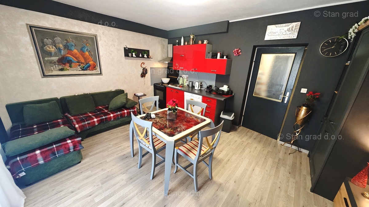 Malinska, apartma v pritličju z vrtom in garažo, blizu morja!