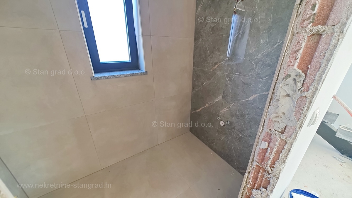 Punat, moderno dvonadstropno stanovanje s pogledom na morje!