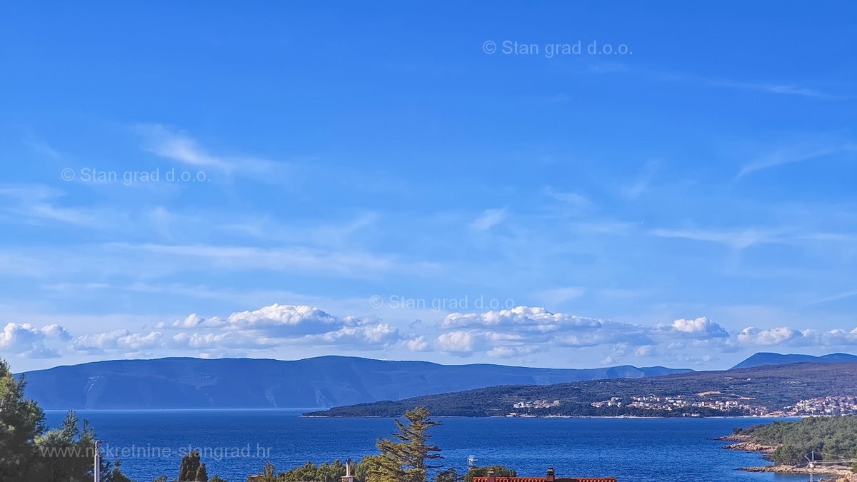 Punat, moderno dvonadstropno stanovanje s pogledom na morje!
