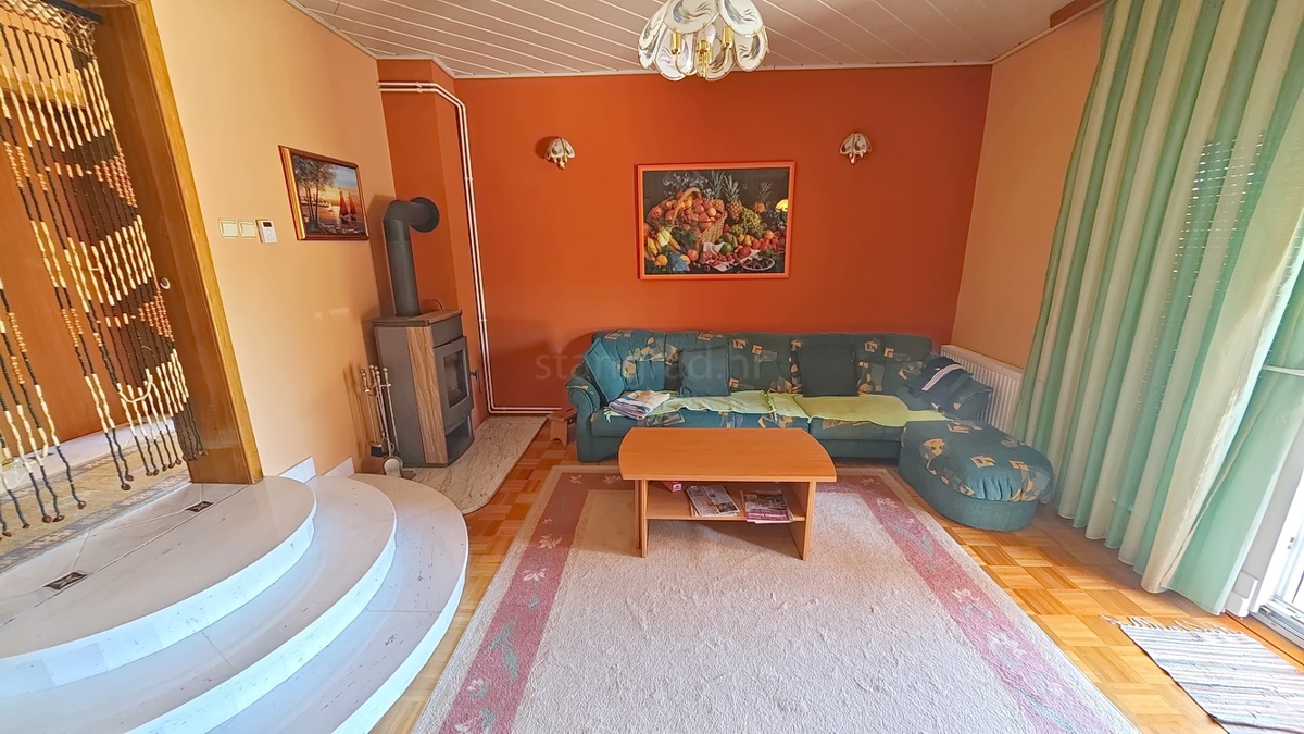 Malinska, okolica, samostojna hiša z 2 apartmajema na mirni lokaciji!