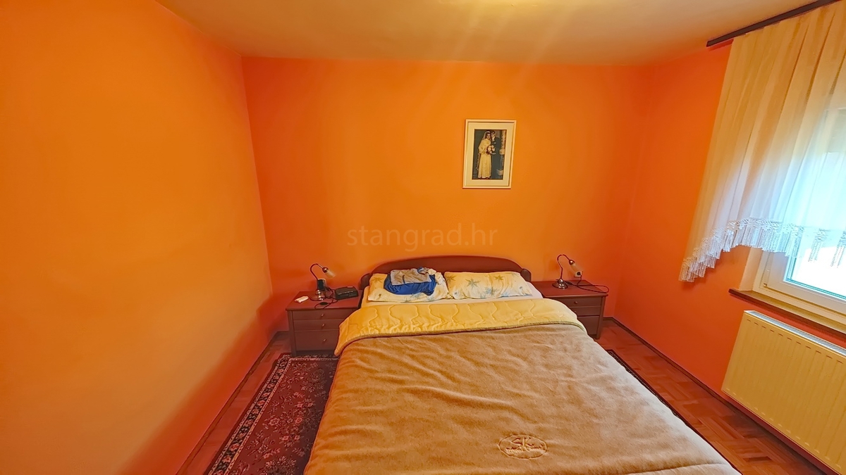 Malinska, okolica, samostojna hiša z 2 apartmajema na mirni lokaciji!