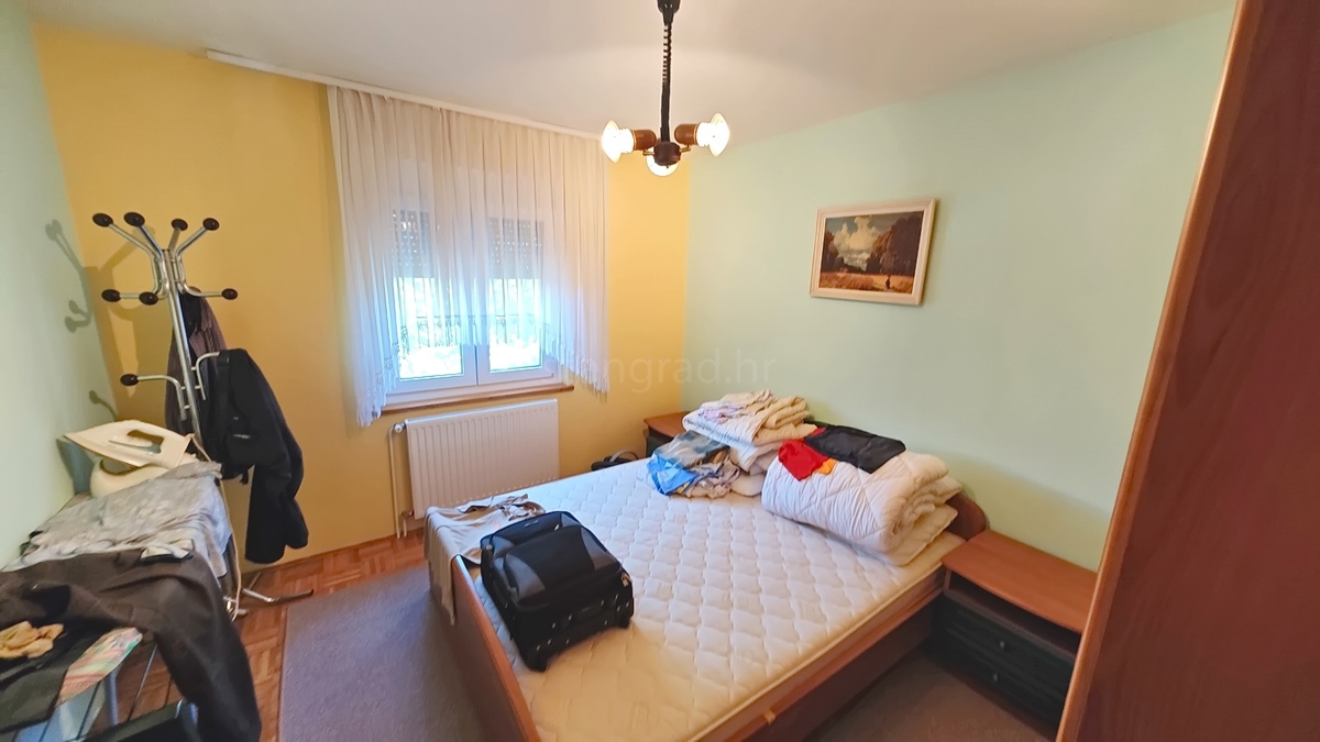 Malinska, okolica, samostojna hiša z 2 apartmajema na mirni lokaciji!