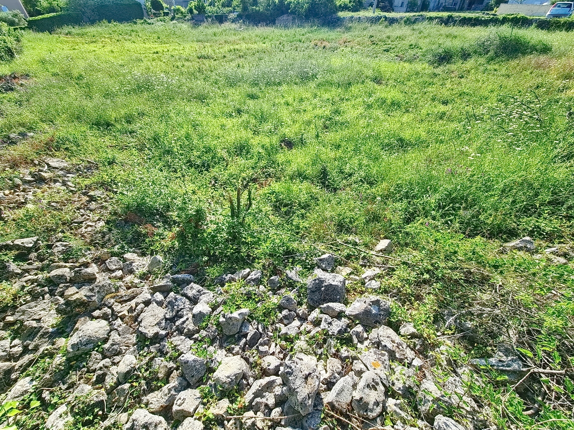Okolica Krka, pravilno gradbeno zemljišče v urbanizirani coni!