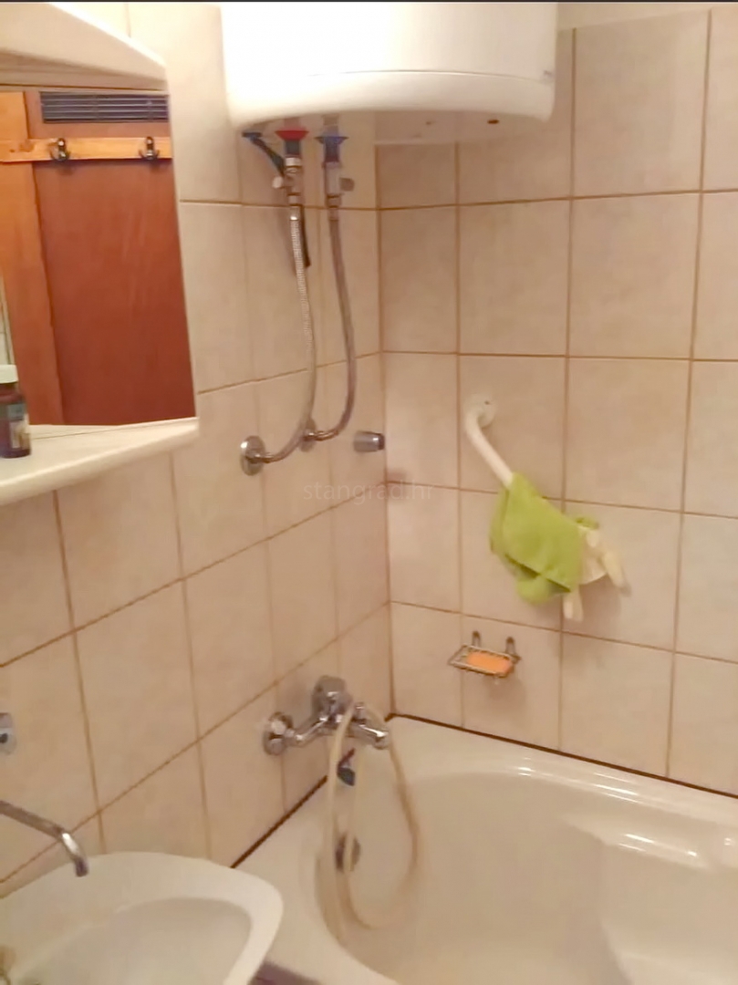Okolica Baške, vrstna hiša z vrtom na mirni lokaciji!