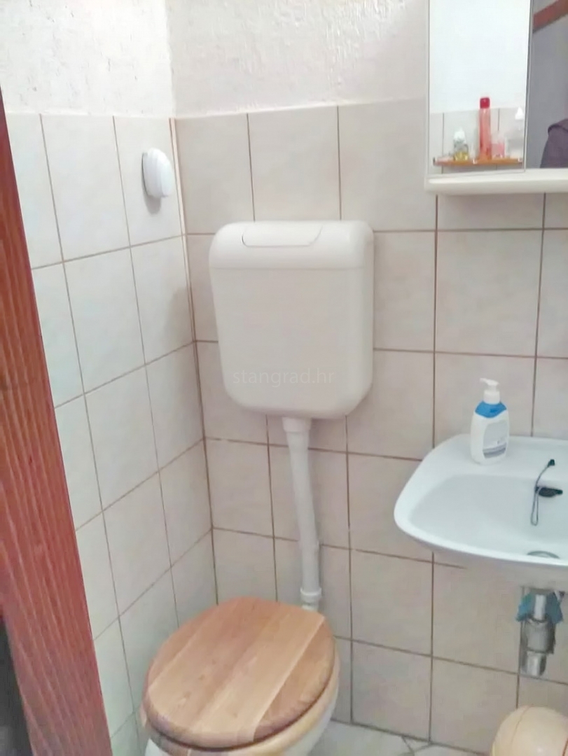 Okolica Baške, vrstna hiša z vrtom na mirni lokaciji!