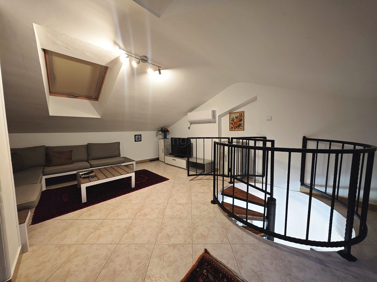 Zaliv Soline, dvoetažni apartma blizu morja!