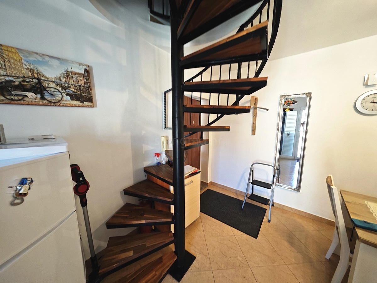 Zaliv Soline, dvoetažni apartma blizu morja!