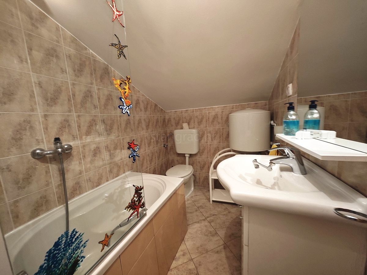 Zaliv Soline, dvoetažni apartma blizu morja!