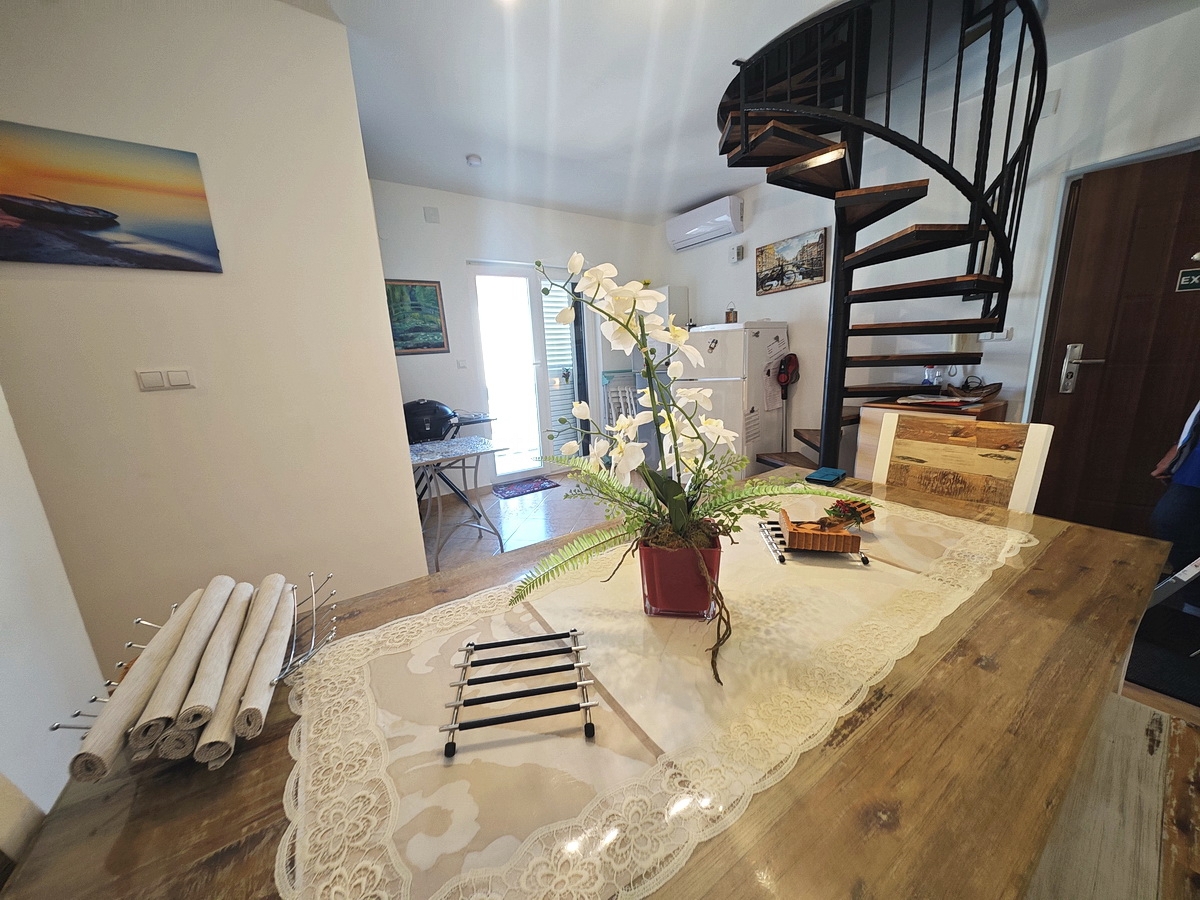 Zaliv Soline, dvoetažni apartma blizu morja!