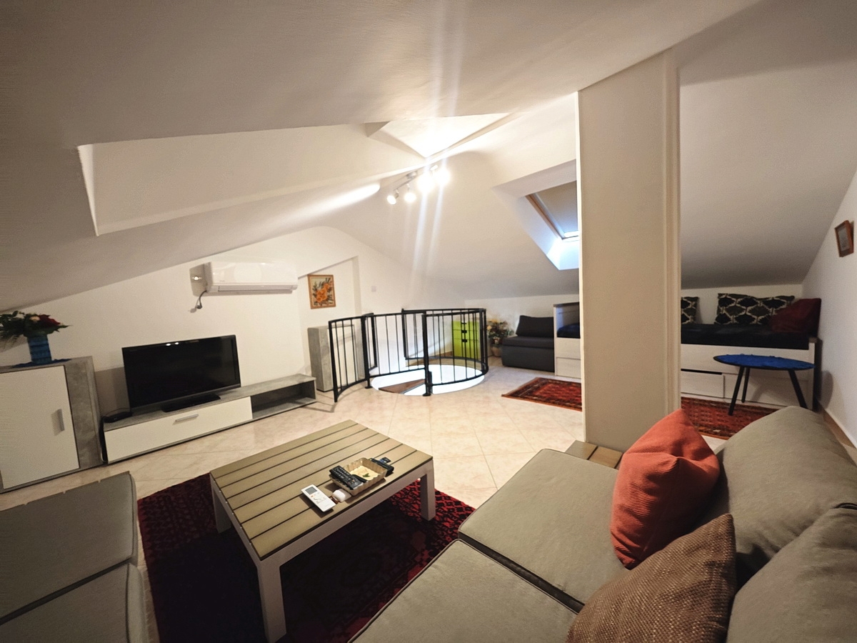 Zaliv Soline, dvoetažni apartma blizu morja!