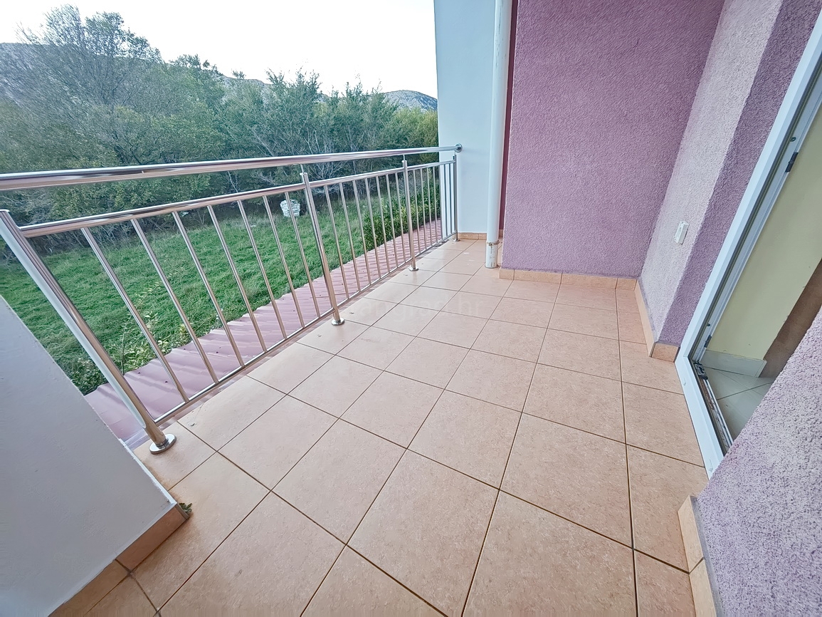 Baška, dvosobno stanovanje v 1. nadstropju z vrtom!