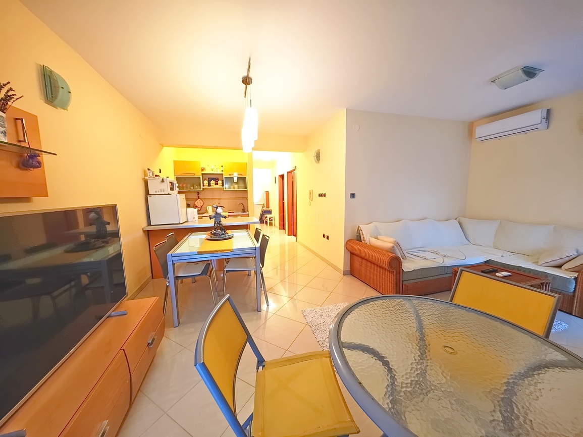 Baška, dvosobno stanovanje v 1. nadstropju z vrtom!