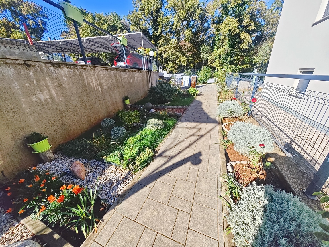 Zaliv Soline, opremljeno stanovanje v 2. nadstropju na mirni lokaciji!