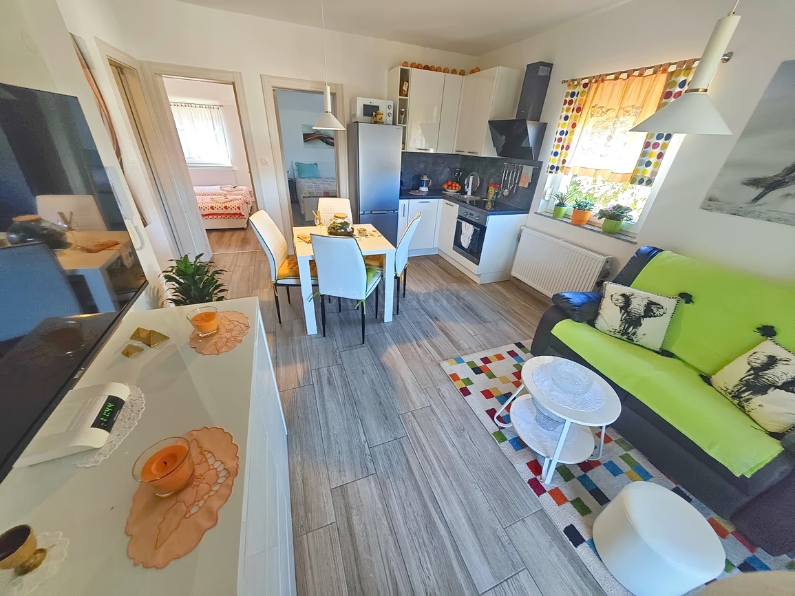 Zaliv Soline, opremljeno stanovanje v 2. nadstropju na mirni lokaciji!