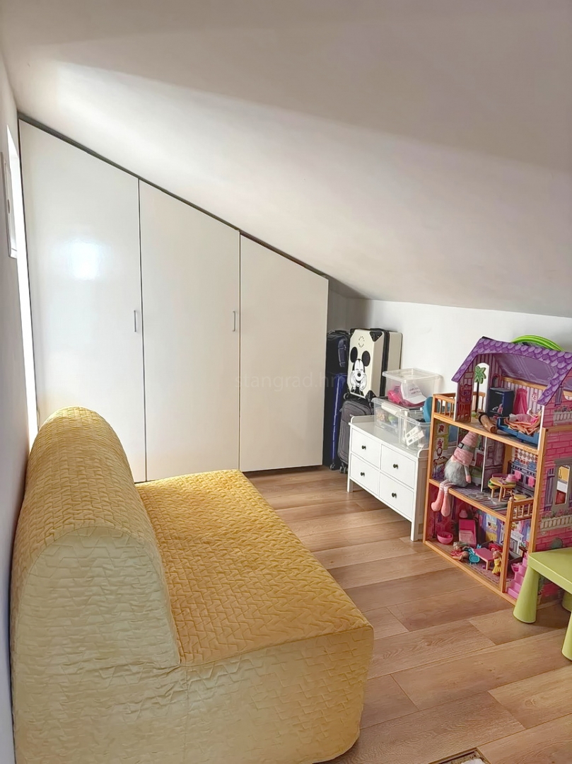 Krk, dvosobno stanovanje s pogledom na morje!