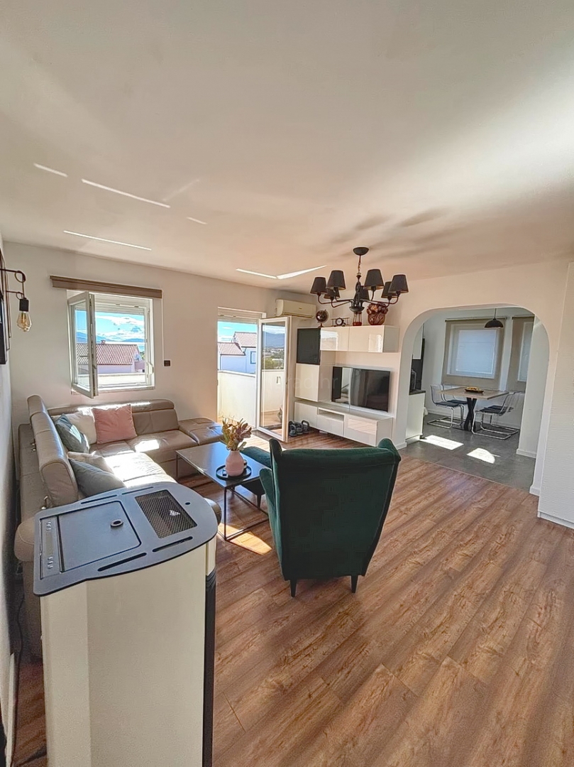 Krk, dvosobno stanovanje s pogledom na morje!