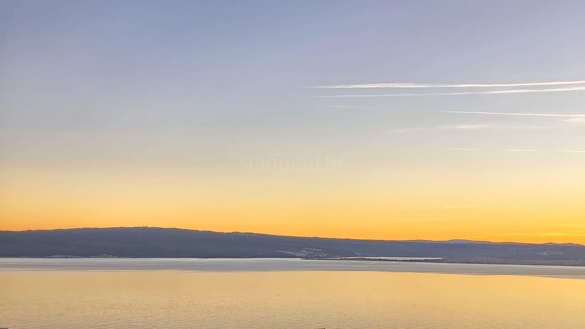 Crikvenica, stanovanje v 1. nadstropju v nedokončani fazi, blizu morja!