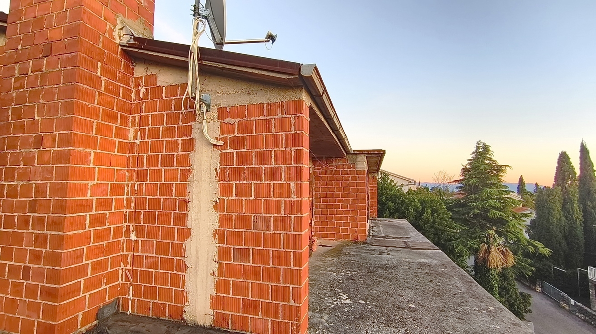 Crikvenica, stanovanje v 1. nadstropju v nedokončani fazi, blizu morja!