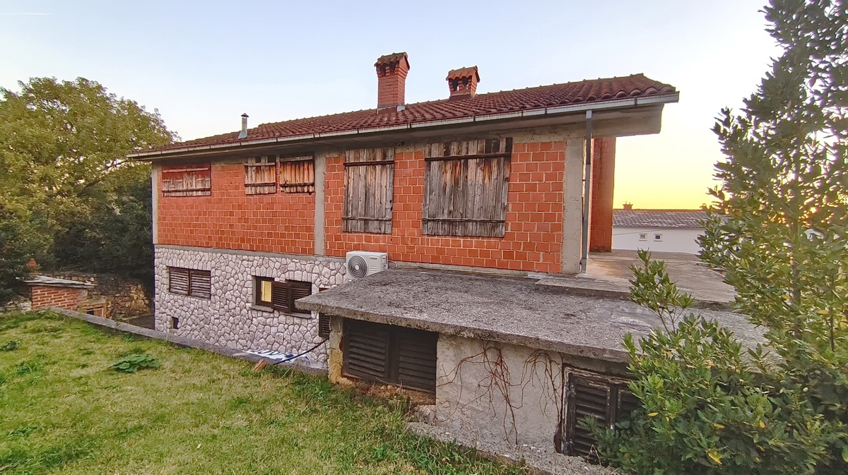 Crikvenica, stanovanje v 1. nadstropju v nedokončani fazi, blizu morja!