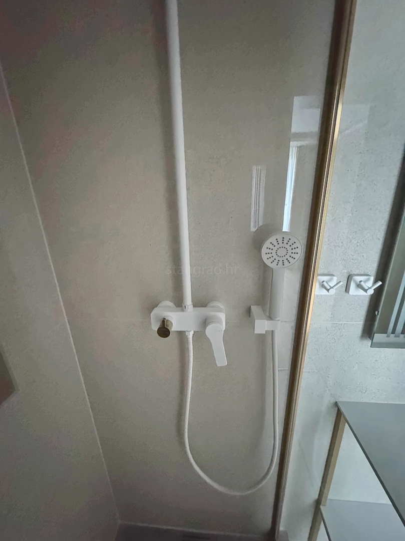 Crikvenica, enosobno stanovanje v moderno zasnovani stavbi!