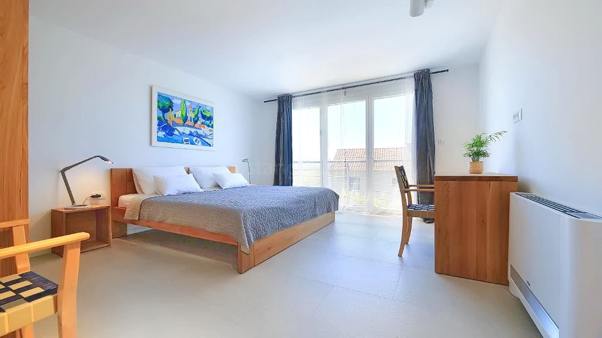 Malinska, luksuzna hiša z bazenom in pogledom na morje!