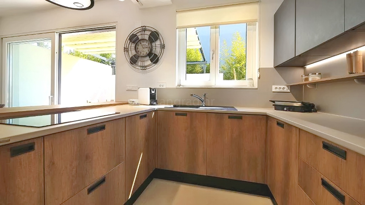 Malinska, luksuzna hiša z bazenom in pogledom na morje!