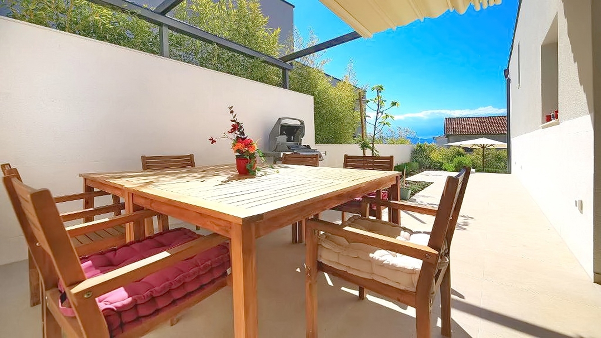 Malinska, luksuzna hiša z bazenom in pogledom na morje!