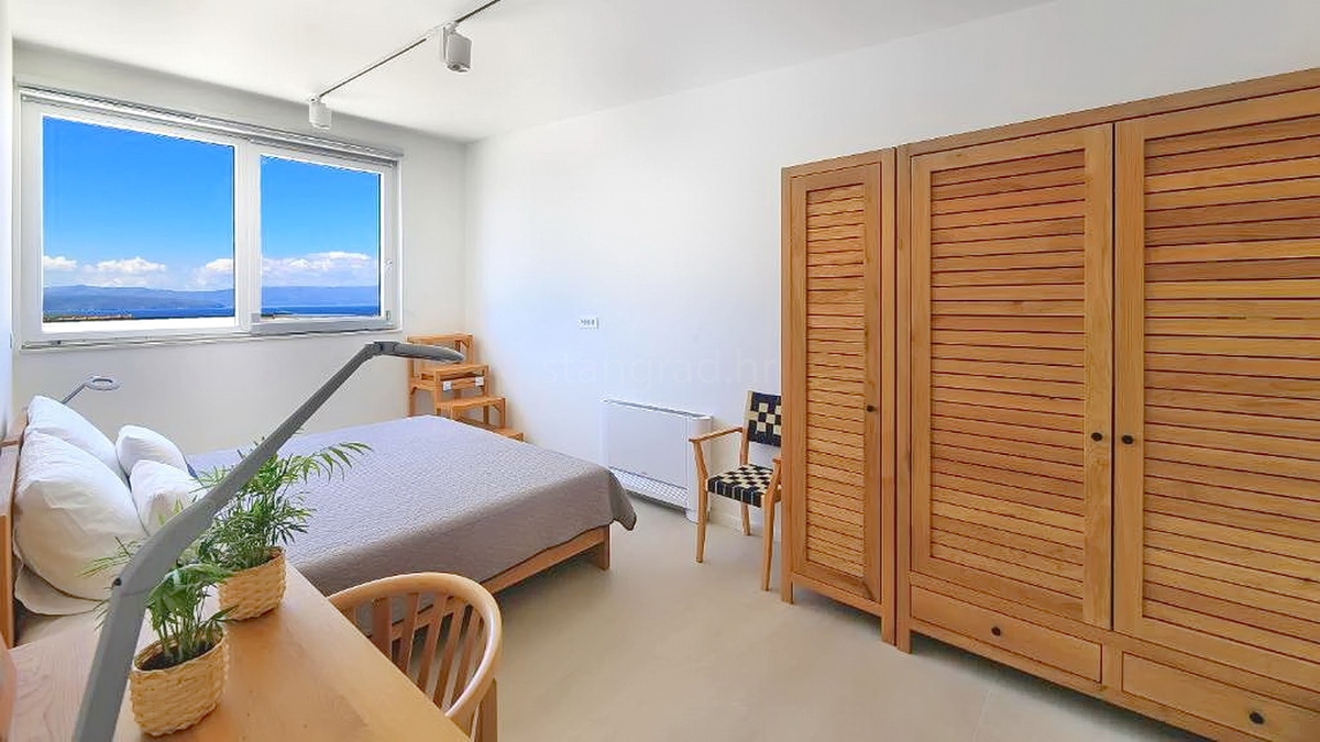 Malinska, luksuzna hiša z bazenom in pogledom na morje!