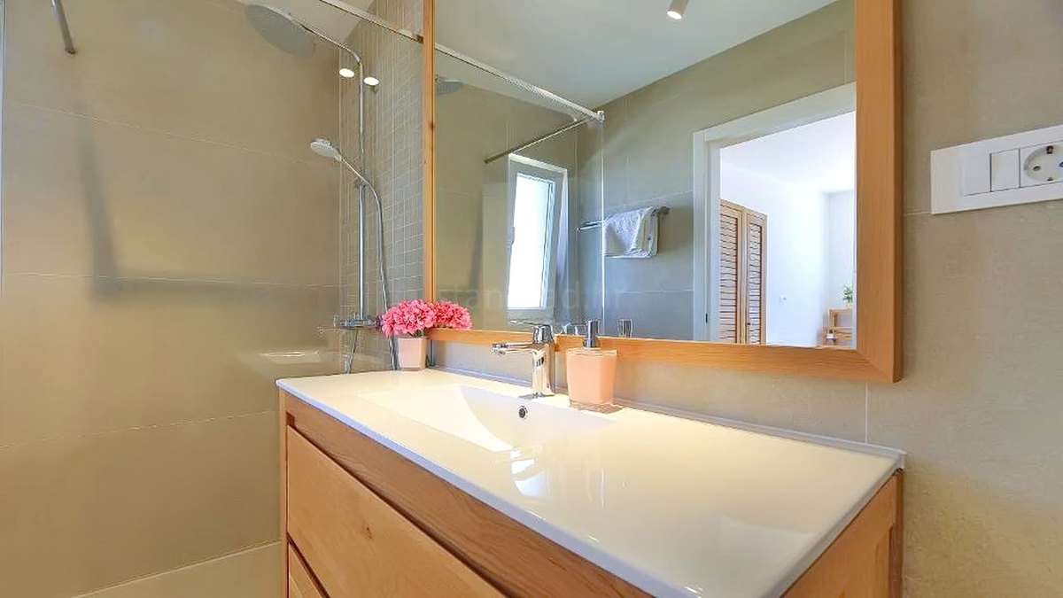 Malinska, luksuzna hiša z bazenom in pogledom na morje!