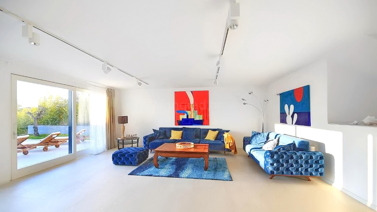 Malinska, luksuzna hiša z bazenom in pogledom na morje!