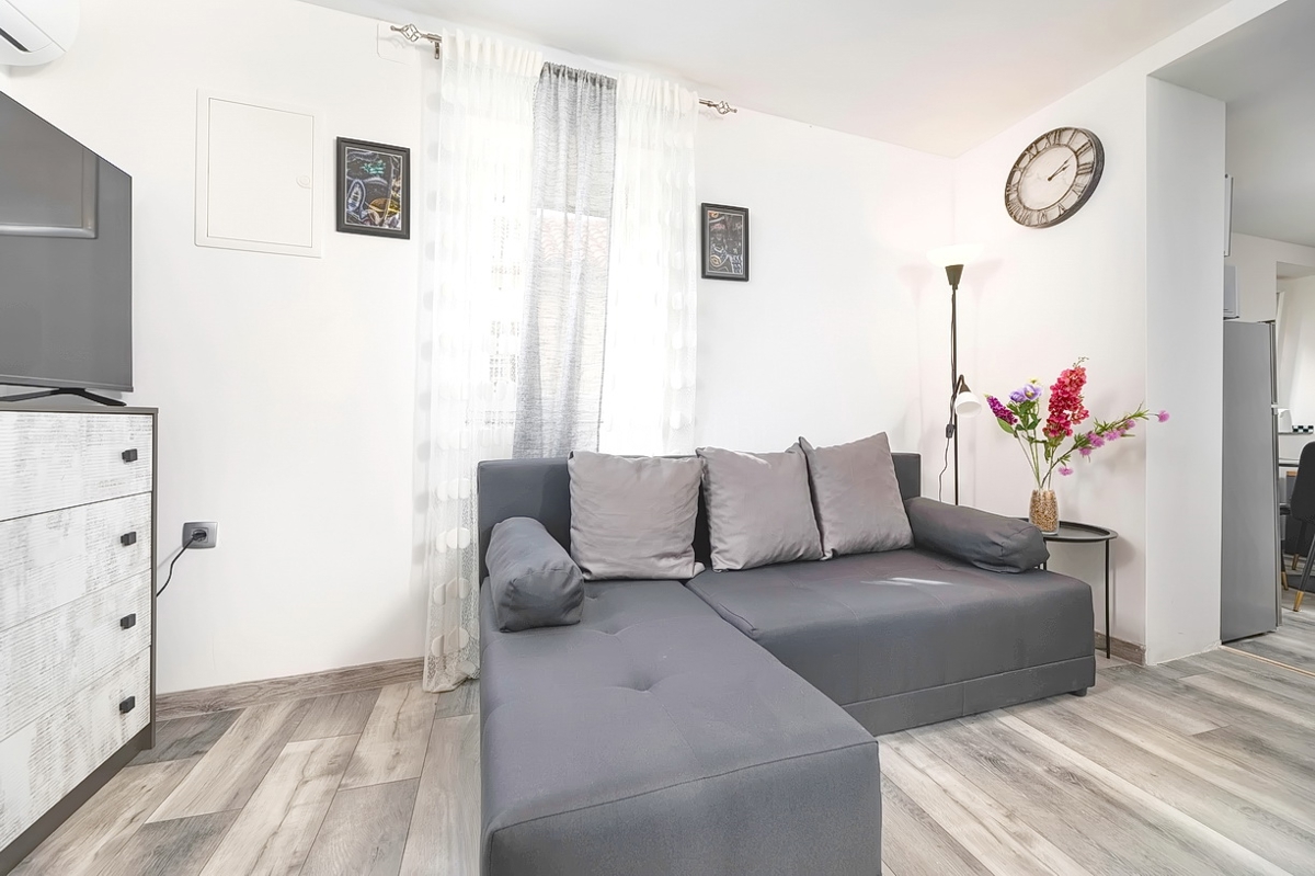 Punat, kamnita hiša z dvema studio apartmajema v bližini morja!