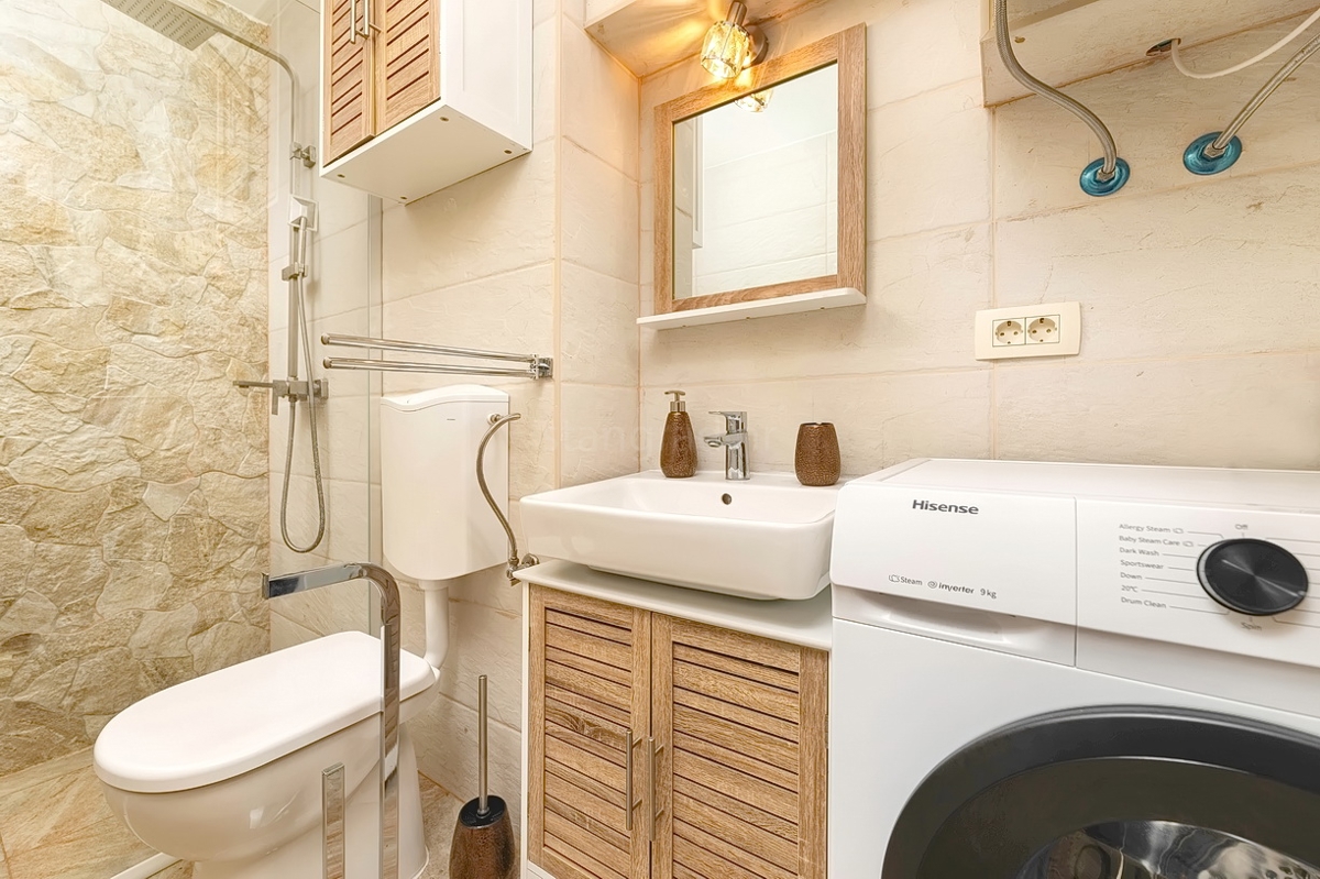 Punat, kamnita hiša z dvema studio apartmajema v bližini morja!