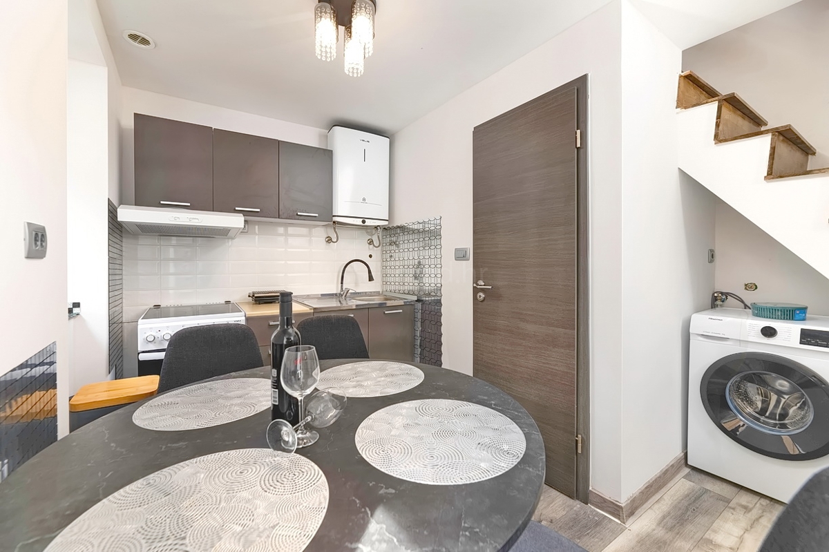 Punat, kamnita hiša z dvema studio apartmajema v bližini morja!