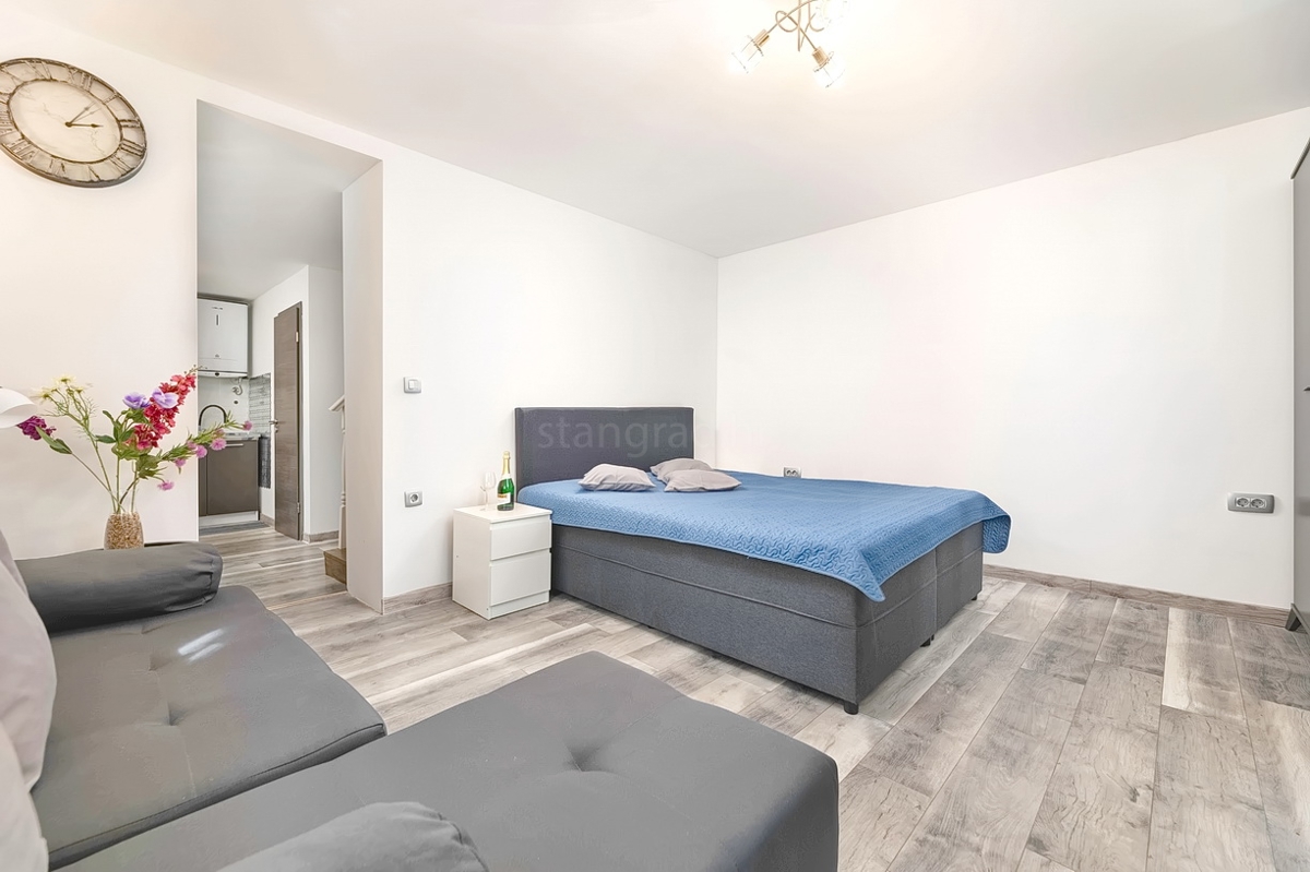 Punat, kamnita hiša z dvema studio apartmajema v bližini morja!