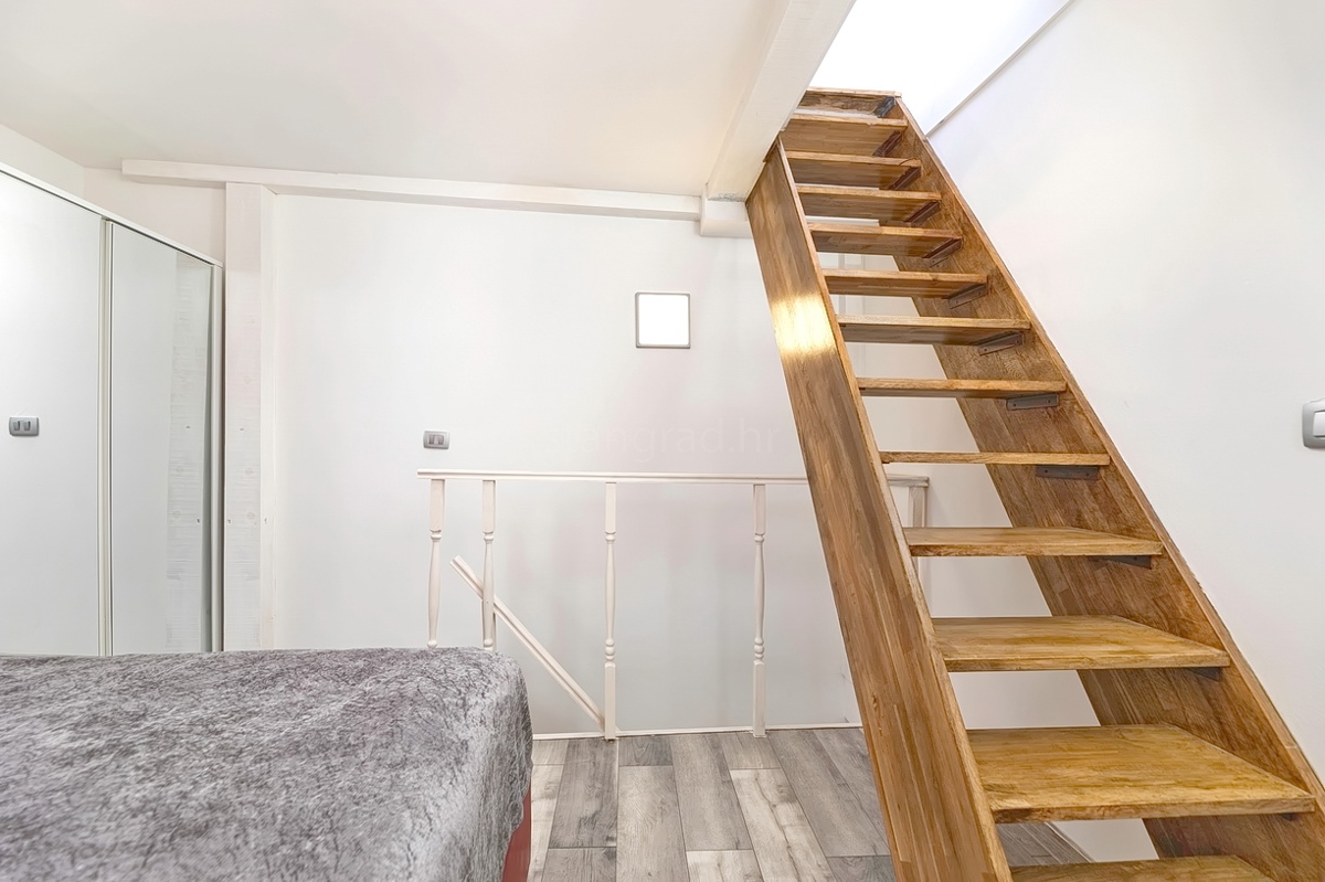 Punat, kamnita hiša z dvema studio apartmajema v bližini morja!