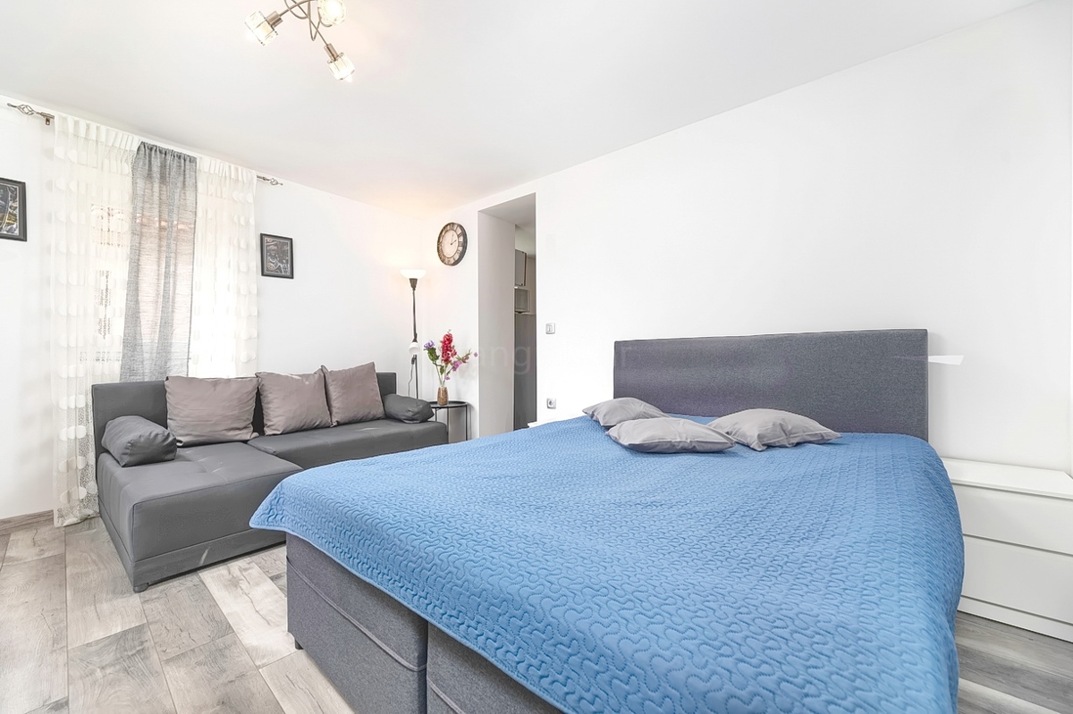 Punat, kamnita hiša z dvema studio apartmajema v bližini morja!