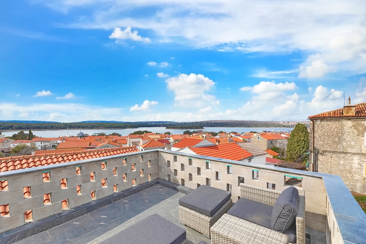 Punat, kamnita hiša z dvema studio apartmajema v bližini morja!